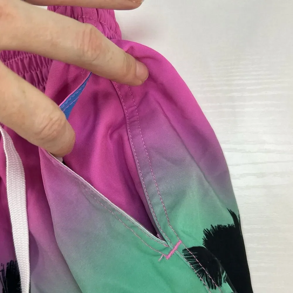 Chubbies Palm Tree Ombré Classic 5.5” Swim Trunks Shorts Mens Small Pink Green
